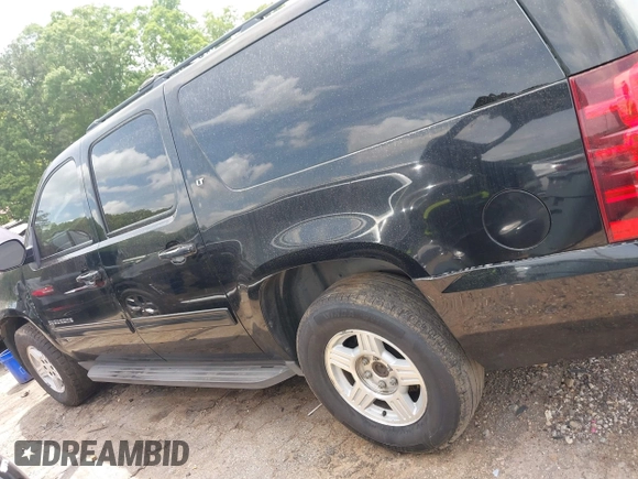 2010 Chevrolet Suburban LT with VIN 1GNUCJE06AR138587, listed as a IAAI auction lot 42145484 with 283,318 mi miles and . Bid and sale history available at DreamBid. Image 13.