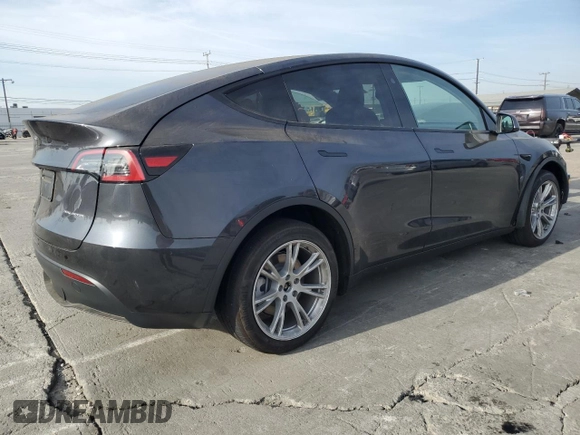 2024 Tesla Model Y Long Range with VIN 7SAYGDEE8RF089456, listed as a Copart auction lot 85521934 with 13,837 mi miles and Salvage title. Bid and sale history available at DreamBid. Image 3.