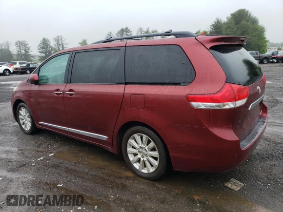 2011 Toyota Sienna XLE z VIN 5TDDK3DC6BS014552, wystawiony jako Copart lot #58292205 z przebiegiem 95 898 mil mil oraz Czysty tytuł • Clean title. Historia ofert i sprzedaży dostępna na DreamBid. Obrazek 2.