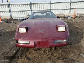 1993 Chevrolet Corvette z VIN 1G1YY23P5P5110452, wystawiony jako Copart lot #43111505 z przebiegiem 96 357 mil mil oraz Szkoda całkowita • Salvage title. Historia ofert i sprzedaży dostępna na DreamBid. Obrazek 5.