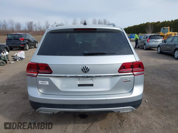 2018 Volkswagen Atlas SE with VIN 1V2KR2CA6JC560411, listed as a IAAI auction lot 41887472 with 168,155 mi miles and . Bid and sale history available at DreamBid. Image 17.