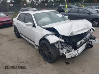 2014 Chrysler 300 with VIN 2C3CCABG4EH292683, listed as a IAAI auction lot 40598308 with 61,680 mi miles. Bid and sale history available at carsss.com. Image 1.