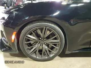 2023 Chevrolet Camaro ZL1 z VIN 1G1FJ1R62P0157102, wystawiony jako Copart lot #79703174 z przebiegiem 12 392 mil mil oraz Szkody całkowita. Historia ofert i sprzedaży dostępna na DreamBid. Obrazek 11.