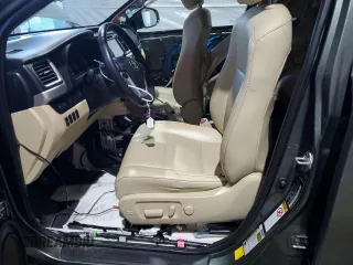 2019 Toyota Highlander SE with VIN 5TDJZRFH6KS937687, listed as a Copart auction lot 51037325 with 50,113 mi miles and Salvage title. Bid and sale history available at DreamBid. Image 7.