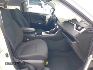 2021 Toyota RAV4 LE z VIN 2T3H1RFV8MW182801, wystawiony jako IAAI lot #42519435 z przebiegiem 44 932 mil mil oraz . Historia ofert i sprzedaży dostępna na DreamBid. Obrazek 5.