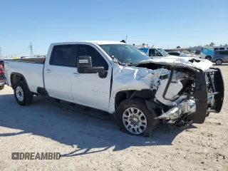 2020 Chevrolet Silverado 3500HD LT with VIN 1GC4YTE75LF205106, listed as a Copart auction lot 48695845 with 165,910 mi miles and Salvage Title. Bid and sale history available at carsss.com. Image 4.