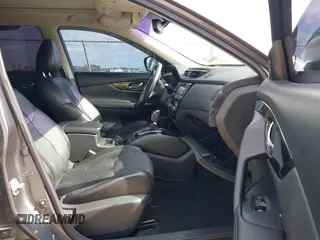 2017 Nissan Rogue SL z VIN 5N1AT2MT0HC881736, wystawiony jako IAAI lot #41506635 z przebiegiem 136 389 mil mil oraz . Historia ofert i sprzedaży dostępna na DreamBid. Obrazek 5.
