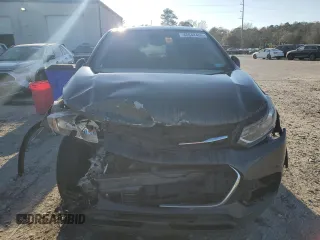 2020 Chevrolet Trax LS z VIN 3GNCJKSB9LL190321, wystawiony jako Copart lot #46644495 z przebiegiem Nie podano mil oraz Szkoda całkowita • Salvage title. Historia ofert i sprzedaży dostępna na DreamBid. Obrazek 5.