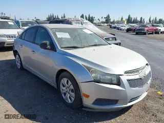 2014 Chevrolet Cruze LS with VIN 1G1PA5SG3E7270009, listed as a IAAI auction lot 40033837 with 94,577 mi miles. Bid and sale history available at carsss.com. Image 1.