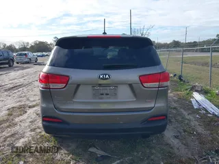 2018 Kia Sorento LX with VIN 5XYPG4A39JG385841, listed as a IAAI auction lot 41420471 with 1 mi miles. Bid and sale history available at carsss.com. Image 16.