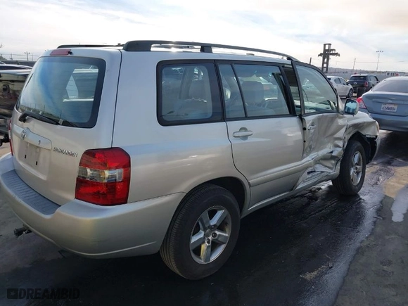 2007 Toyota Highlander with VIN JTEGD21A070165381, listed as a IAAI auction lot 41402061 with 157,091 mi miles. Bid and sale history available at carsss.com. Image 4.