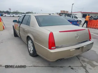 2006 Cadillac DTS 1SC z VIN 1G6KD57Y56U102470, wystawiony jako IAAI lot #40758530 z przebiegiem 149 330 mil mil oraz . Historia ofert i sprzedaży dostępna na DreamBid. Obrazek 3.