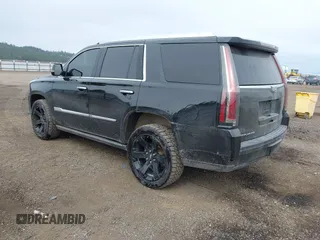 2017 Cadillac Escalade Premium Luxury z VIN 1GYS4CKJ0HR271498, wystawiony jako IAAI lot #42349511 z przebiegiem 52 338 mil mil oraz . Historia ofert i sprzedaży dostępna na DreamBid. Obrazek 3.