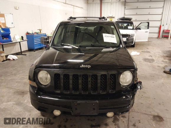 2014 Jeep Patriot Limited z VIN 1C4NJRCB0ED928766, wystawiony jako IAAI lot #42437880 z przebiegiem 135 443 mil mil oraz . Historia ofert i sprzedaży dostępna na DreamBid. Obrazek 13.