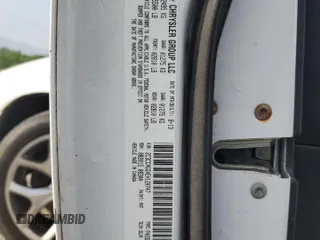 2014 Chrysler 300 S z VIN 2C3CCAGGXEH120747, wystawiony jako Copart lot #54400005 z przebiegiem 135 743 mil mil oraz Szkoda całkowita • Salvage title. Historia ofert i sprzedaży dostępna na DreamBid. Obrazek 12.