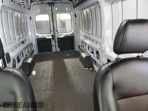 2022 Ford Transit Cargo z VIN 1FTBR3X87NKA83224, wystawiony jako Copart lot #50586535 z przebiegiem 34 842 mil mil oraz Czysty tytuł • Clean title. Historia ofert i sprzedaży dostępna na DreamBid. Obrazek 10.