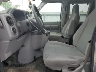2011 Ford Econoline Passenger XL z VIN 1FBSS3BL5BDB10912, wystawiony jako Copart lot #42897565 z przebiegiem 81 907 mil mil oraz Nie do naprawy • Non repairable. Historia ofert i sprzedaży dostępna na DreamBid. Obrazek 7.
