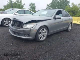 2010 Mercedes-Benz C 300 Sport z VIN WDDGF8BBXAR096359, wystawiony jako IAAI lot #42315575 z przebiegiem 98 293 mil mil oraz . Historia ofert i sprzedaży dostępna na DreamBid. Obrazek 2.