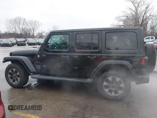 2018 Jeep Wrangler Unlimited Sahara z VIN 1C4HJXEN6JW332956, wystawiony jako IAAI lot #41477681 z przebiegiem 97 446 mil mil oraz . Historia ofert i sprzedaży dostępna na DreamBid. Obrazek 15.