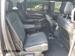 2022 Jeep Wagoneer Series III with VIN 1C4SJUDT2NS206983, listed as a Copart auction lot 70524534 with 29,205 mi miles and Salvage title. Bid and sale history available at DreamBid. Image 12.