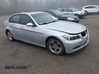 2008 BMW 3 Series 328xi z VIN WBAVC73538KX90341, wystawiony jako IAAI lot #41897799 z przebiegiem 104 946 mil mil oraz . Historia ofert i sprzedaży dostępna na DreamBid. Obrazek 1.