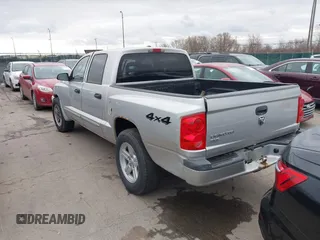 2007 Dodge Dakota SLT z VIN 1D7HW48K77S129162, wystawiony jako IAAI lot #41842077 z przebiegiem 186 172 mil mil oraz . Historia ofert i sprzedaży dostępna na DreamBid. Obrazek 3.