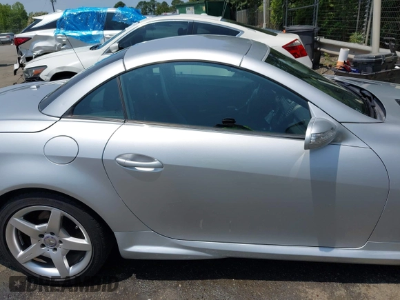 2008 Mercedes-Benz SLK 350 with VIN WDBWK56F98F184942, listed as a IAAI auction lot 42397775 with 80,851 mi miles and . Bid and sale history available at DreamBid. Image 13.