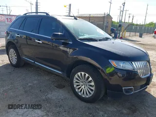 2013 Lincoln MKX z VIN 2LMDJ6JK8DBL28997, wystawiony jako IAAI lot #42061816 z przebiegiem 67 337 mil mil oraz . Historia ofert i sprzedaży dostępna na DreamBid. Obrazek 1.