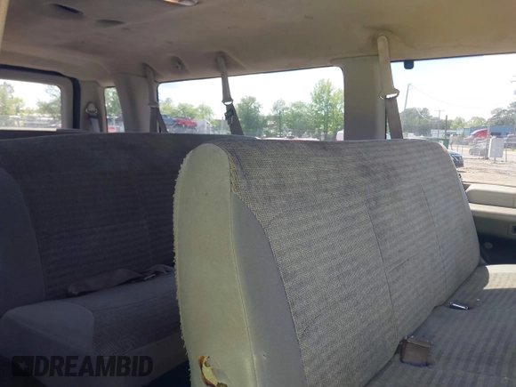 2004 Ford Econoline Passenger XL with VIN 1FBSS31L44HA42194, listed as a IAAI auction lot 42214006 with 178,206 mi miles and . Bid and sale history available at carsss.com. Image 8.
