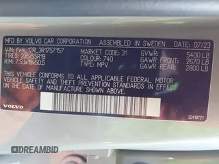 2024 Volvo XC60 Plus Dark Theme z VIN YV4L12RL3R1757157, wystawiony jako IAAI lot #41732352 z przebiegiem 11 056 mil mil oraz . Historia ofert i sprzedaży dostępna na DreamBid. Obrazek 9.