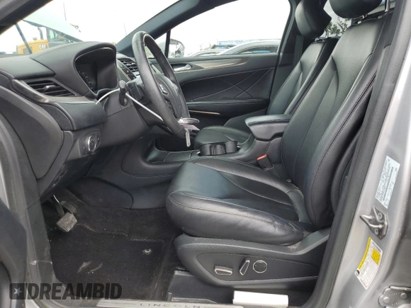 2019 Lincoln MKC Standard z VIN 5LMCJ1C95KUL08943, wystawiony jako Copart lot #54891185 z przebiegiem 88 153 mil mil oraz Szkoda całkowita • Salvage title. Historia ofert i sprzedaży dostępna na DreamBid. Obrazek 7.