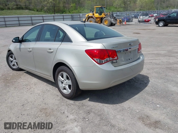 2014 Chevrolet Cruze 1LT z VIN 1G1PC5SB7E7419746, wystawiony jako IAAI lot #42135102 z przebiegiem 134 816 mil mil oraz . Historia ofert i sprzedaży dostępna na DreamBid. Obrazek 3.