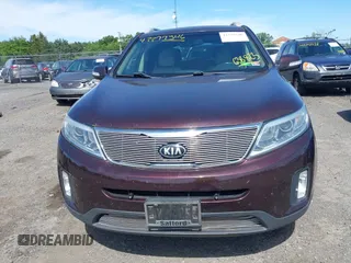 2015 Kia Sorento LX z VIN 5XYKTCA60FG638823, wystawiony jako IAAI lot #42277546 z przebiegiem 147 444 mil mil oraz . Historia ofert i sprzedaży dostępna na DreamBid. Obrazek 12.