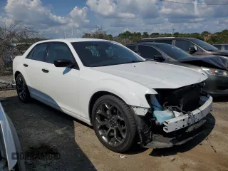 2017 Chrysler 300 S with VIN 2C3CCABG9HH663454, listed as a Copart auction lot 72238054 with 119,870 mi miles and Salvage Title. Bid and sale history available at DreamBid. Image 4.
