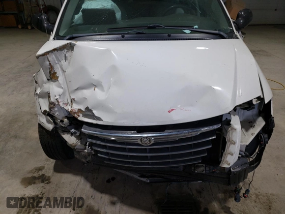 2005 Chrysler Town & Country Touring with VIN 2C4GP54L75R429838, listed as a Copart auction lot 45456964 with 157,996 mi miles and Salvage Title. Bid and sale history available at DreamBid. Image 12.
