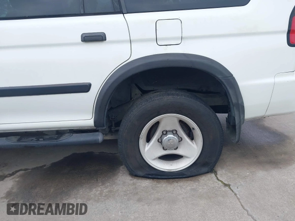 2000 Mitsubishi Montero LS z VIN JA4LS31H0YP021389, wystawiony jako IAAI lot #41443537 z przebiegiem 253 565 mil mil oraz . Historia ofert i sprzedaży dostępna na DreamBid. Obrazek 6.