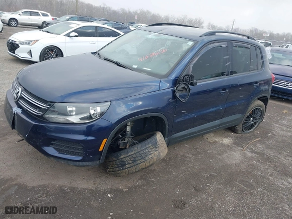 2016 Volkswagen Tiguan R-Line with VIN WVGAV7AX9GW559849, listed as a IAAI auction lot 41638636 with 133,751 mi miles. Bid and sale history available at carsss.com. Image 2.