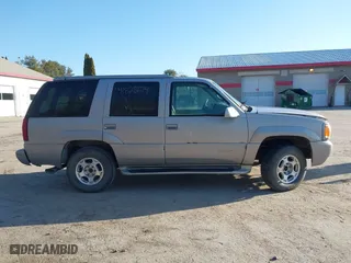 2000 GMC Denali with VIN 1GKEK13R7YR159609, listed as a IAAI auction lot 41828674 with 231,627 mi miles. Bid and sale history available at carsss.com. Image 14.