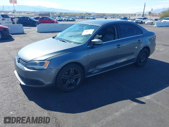 2013 Volkswagen Jetta SE z VIN 3VWDP7AJ0DM253879, wystawiony jako IAAI lot #42224779 z przebiegiem 215 268 mil mil oraz . Historia ofert i sprzedaży dostępna na DreamBid. Obrazek 2.