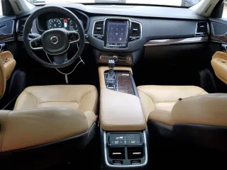 2016 Volvo XC90 T6 Momentum z VIN YV4A22PK7G1074289, wystawiony jako Copart lot #54497235 z przebiegiem 143 715 mil mil oraz Szkoda całkowita • Salvage title. Historia ofert i sprzedaży dostępna na DreamBid. Obrazek 8.