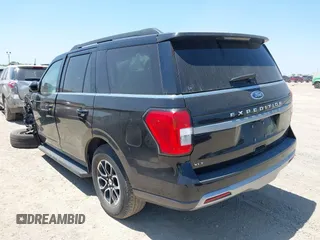 2024 Ford Expedition XLT with VIN 1FMJU1H8XREA41871, listed as a IAAI auction lot 42033644 with 44,450 mi miles. Bid and sale history available at carsss.com. Image 3.
