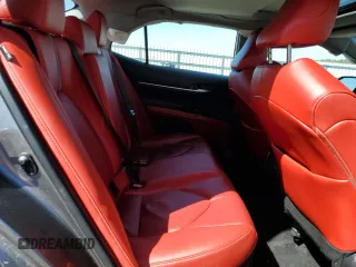2022 Toyota Camry Hybrid XSE z VIN 4T1K31AK9NU571486, wystawiony jako Copart lot #53205645 z przebiegiem 85 519 mil mil oraz Szkoda całkowita • Salvage title. Historia ofert i sprzedaży dostępna na DreamBid. Obrazek 6.
