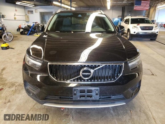 2019 Volvo XC40 Momentum with VIN YV4162XZ2K2009550, listed as a Copart auction lot 62205663 with 61,363 mi miles. Bid and sale history available at carsss.com. Image 5.