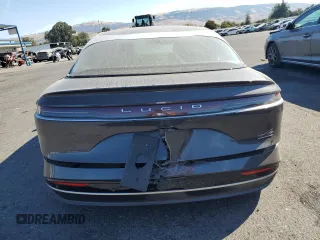 2022 Lucid Air Grand Touring z VIN 50EA1GBA2NA002586, wystawiony jako Copart lot #70090374 z przebiegiem Nie podano mil oraz Szkody całkowita. Historia ofert i sprzedaży dostępna na DreamBid. Obrazek 6.