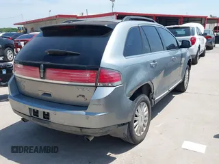 2007 Lincoln MKX with VIN 2LMDU68C87BJ28759, listed as a IAAI auction lot 42028755 with 177,405 mi miles. Bid and sale history available at carsss.com. Image 4.