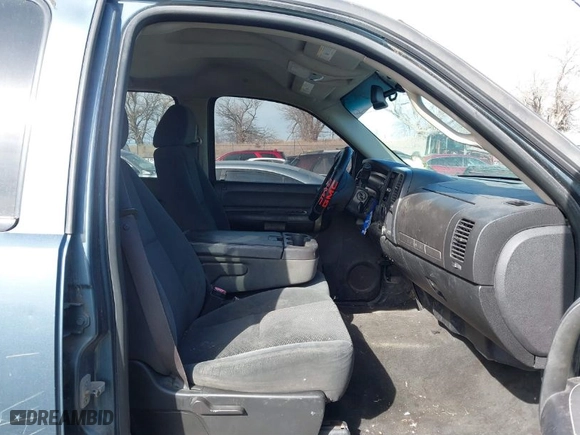 2008 GMC Sierra 1500 Work Truck with VIN 2GTEK13M281154777, listed as a IAAI auction lot 41672542 with 200,212 mi miles. Bid and sale history available at carsss.com. Image 5.