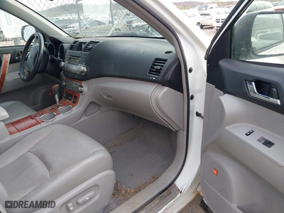 2008 Toyota Highlander Limited with VIN JTEES42A882102218, listed as a IAAI auction lot 41854197 with 283,853 mi miles. Bid and sale history available at carsss.com. Image 5.