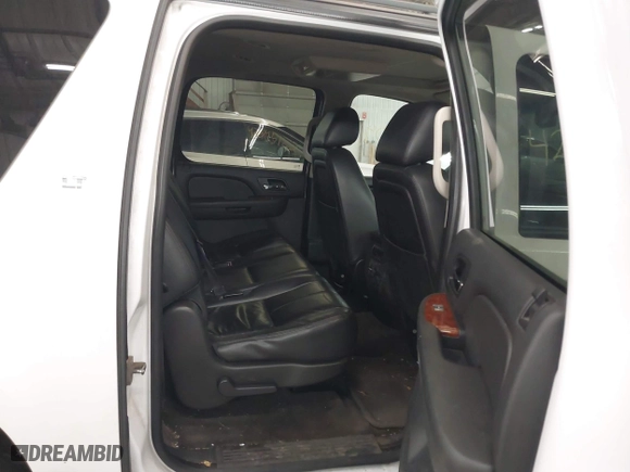 2013 Chevrolet Suburban LT with VIN 1GNSKJE74DR145680, listed as a IAAI auction lot 42114209 with 178,052 mi miles. Bid and sale history available at carsss.com. Image 8.