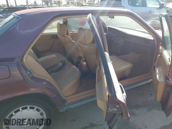 1987 Mercedes-Benz 190 z VIN WDBDB26D9HF306901, wystawiony jako IAAI lot #42018142 z przebiegiem 190 364 mil mil oraz . Historia ofert i sprzedaży dostępna na DreamBid. Obrazek 8.