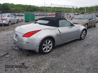 2005 Nissan 350Z Touring z VIN JN1AZ36A25M759800, wystawiony jako IAAI lot #42327063 z przebiegiem 100 940 mil mil oraz . Historia ofert i sprzedaży dostępna na DreamBid. Obrazek 4.